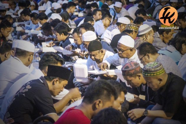 Dahulukan Makan Sebelum Shalat | Islam Kaffah
