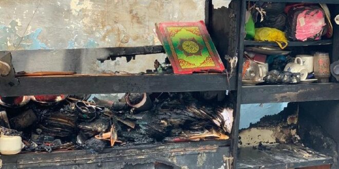 Alquran utuh kebakar