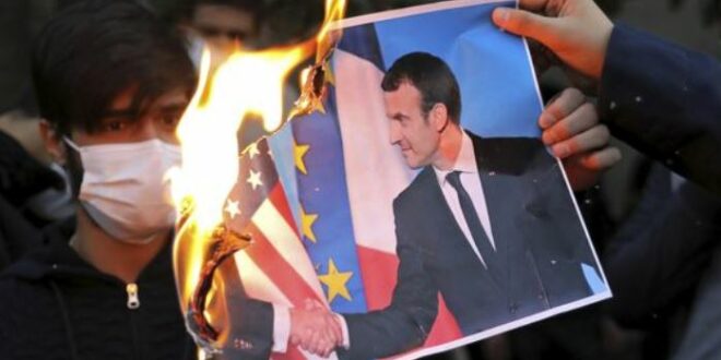 Foto Macron Dibakar