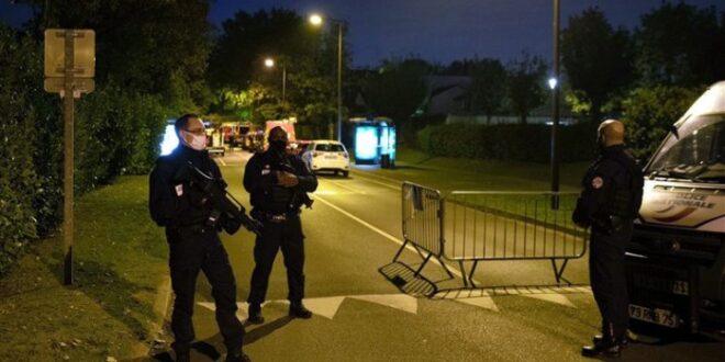 Guru DIpenggal di Paris