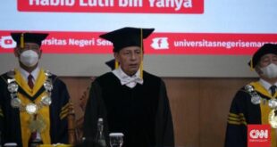 Habib Luthfi bin Yahya menerima gelar doktor honoris causa dari Unnes Semarang