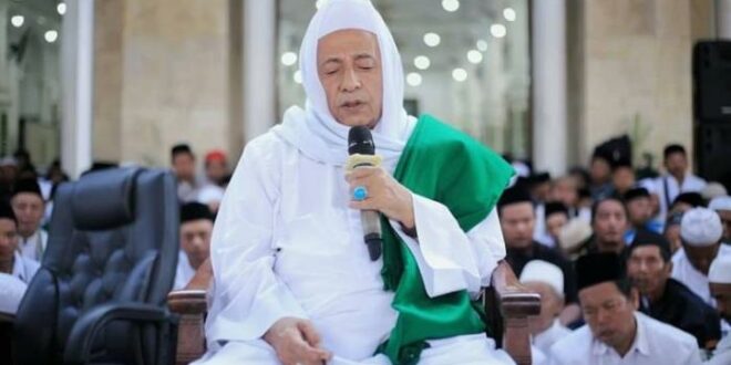 Habib Luthfi bin Yahya tundan pelaksanaan Kanzus Sholawat