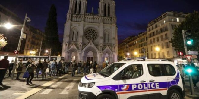 Suasana pasca penyerangan gereja Basilika Notre Dame di Nice