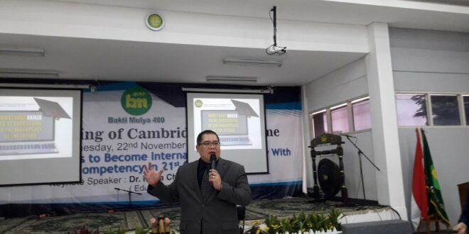pakar pendidikan millenium dr indra charismiadji tampil pada acara  171128111511 749