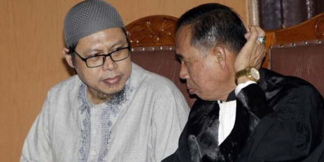 Amir JAD Zainal Anshori kiri saat diadili