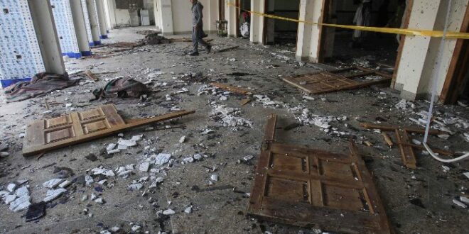 Masjid di Afghanistan hancur dihantam bom
