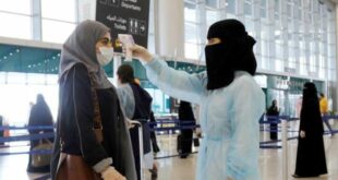 Pemeriksaan suhu tubuh di Bandara Arab Saudi