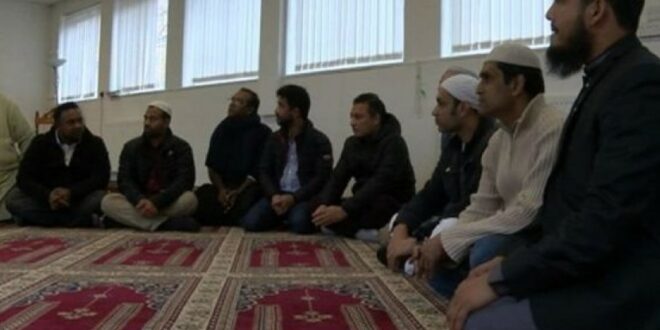 muslim inggris membutuhkan sarana lahan pemakaman islam  191214114657 934