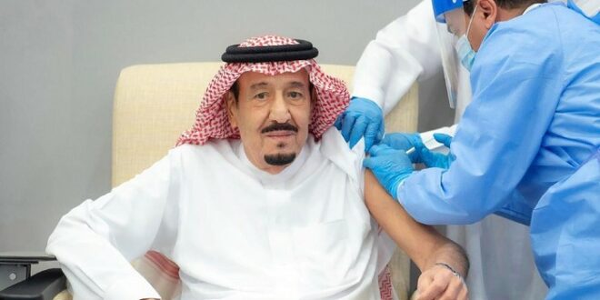 Raja Salman vaksinasi Covid 19