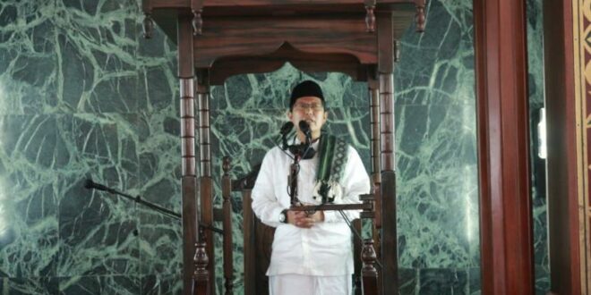 kh cholil nafis phd memberikan khutbah jumat di masjid 200626202726 681