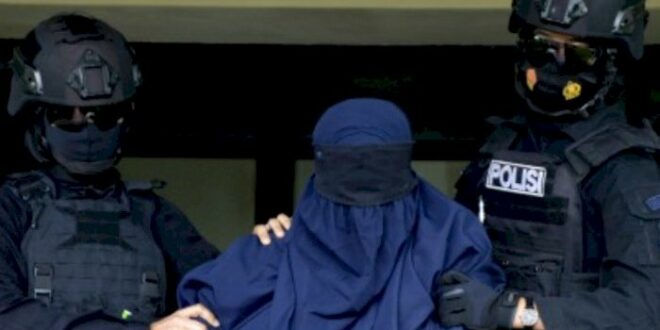 Densus 88 tangkap 4 wanita motivator pelaku bom Makassar