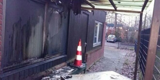 sebuah masjid dilaporkan dibakar orang foto sebuah masjid id 210404102315 973