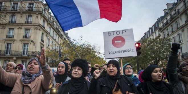 sekelompok wanita berunjuk rasa di prancis menuntut dihentikannya islamofobia  200217104615 181