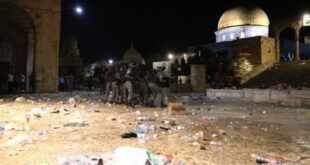 Bentrok polisi Israel dengan Muslim Palestina di Masjid Al Aqsa