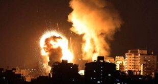 Rudal rudal Israel menghancurkan pemukiman di Gaza