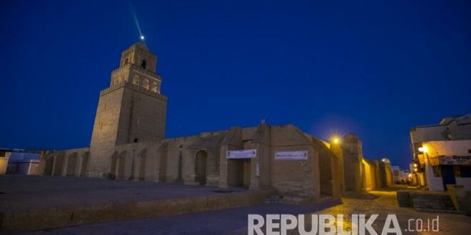 masjid agung kairouan tampak kosong karena tindakan untuk membendung 200521195349 374