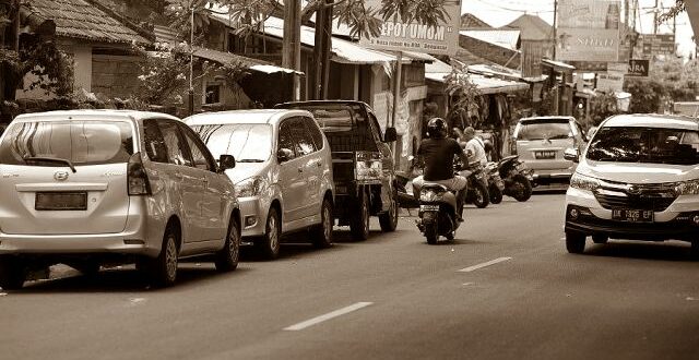 parkir kendaraan di jalan