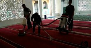 menjaga kebersihan masjid
