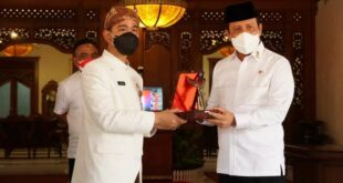 Kepala BNPT Komjen Pol Dr Boy Rafli Amar MH dan Walikota Solo Gibran Rakabuming Raka