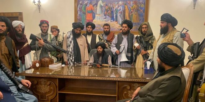 Taliban saat menduduki Istana Presiden Afghanistan