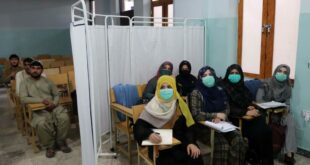 mahasiswa afghanistan terlihat di universitas mirwais neeka di kandahar