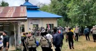 warga rusak masjid ahmadiyah di sintang kalbar dok istimewa