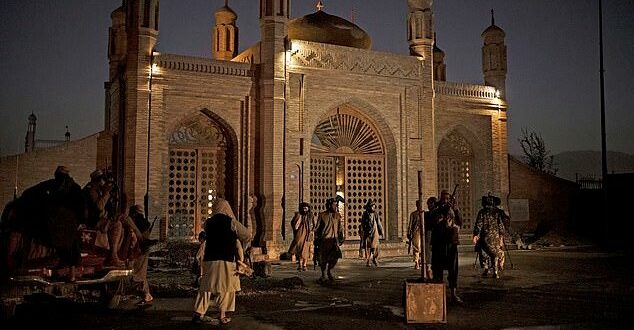Bom di depan masjid tempat peringatan ibu Juru Bicara Taliban Zahibullah Mujahid