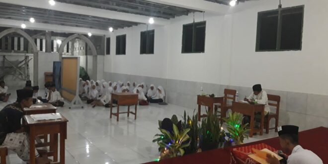 Lomba Baca Kitab Di Ponpes Ummil Muminin Mojokerto