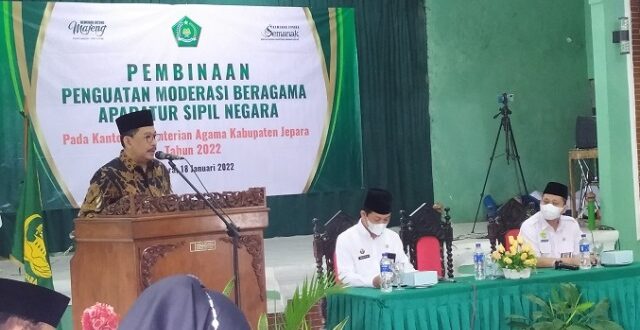 Wamenag KH Zainut Tauhid berikan pengarahan tentang moderasi beragama kepada ASN di Jepara
