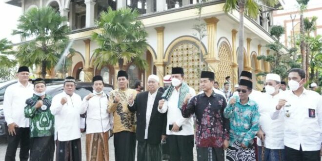 Kepala BNPT Komjen Boy Rafli Amar bersama para pimpinan Pesantren di Jawa Timur