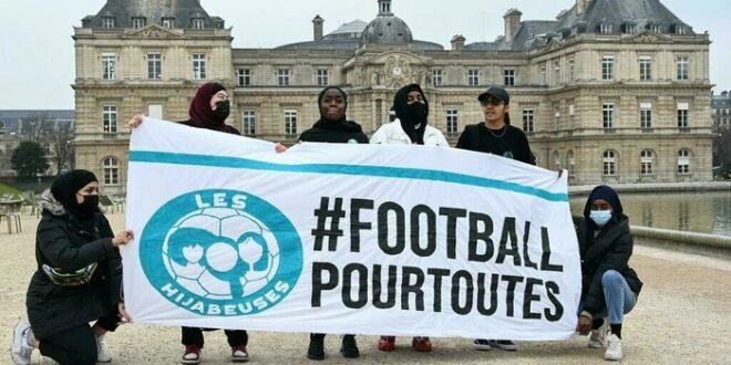 Pesepakbola wanita Prancis protes larangan kenakan hijab