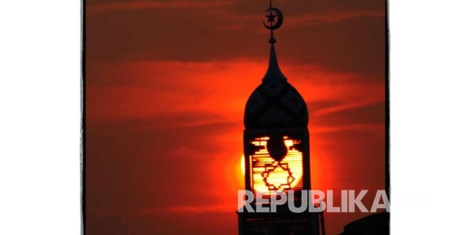 ilustrasi sunset menara masjid ilalang