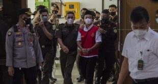 tok pemerkosa santri di bandung divonis penjara seumur hidup
