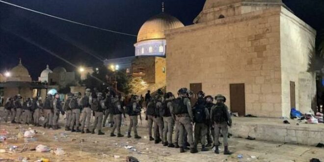 Pasukan keamanan menyerang jamaah salat Subuh di Masjid Al Aqsa