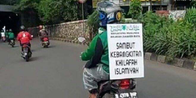 Konvoi Khilafatul Muslimin di Cawang Jakarta Timur