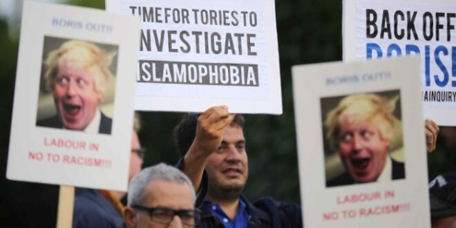 Protes Islamofobia kepada mantan PM Inggris Boris Johnson