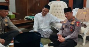 Kapolri Jenderal Listyo Sigit Prabowo melakukan silaturahmi ke beberapa pesantren di Rembang Salah satunya ke pesantren Gus Baha