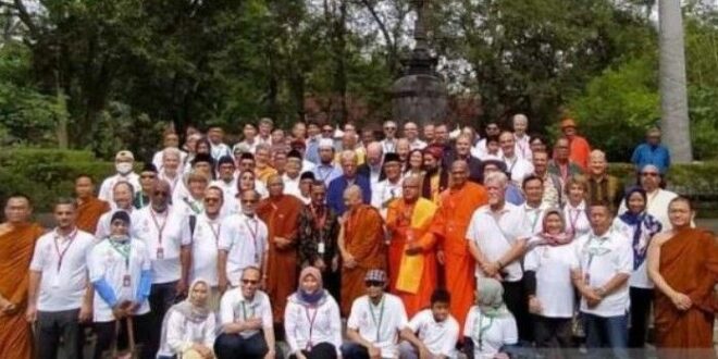 Peserta R kunjungi Candi Borobudur dan Candi Mendut