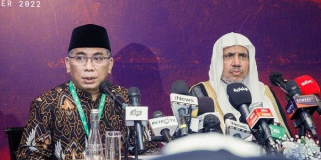 Sekkjen Liga Muslim Dunia Syekh Mohammed Al Issa kanan dan Ketua Umum PBNU KH Yahya Cholil Staquf di acara Forum R di Bali