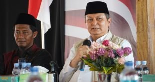 Kepala BNPT Komjen Pol. Rycko Amelza Dahniel melakukan halal bihalal dengan mitra deradikalisasi di Brebes