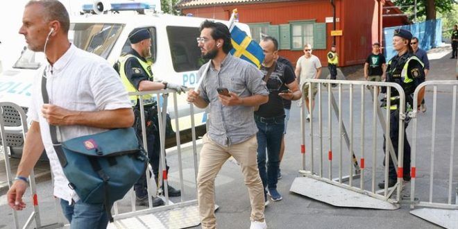 pengungsi irak bakar alquran atas izin pengadilan swedia di depan masjid