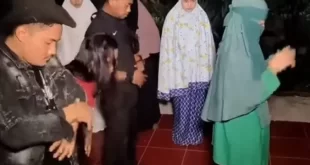 Imam wanita memimpin salat di Pesantren Al Kafiyah