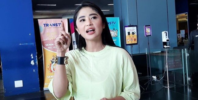 dewi perssik 1 169