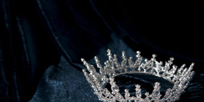 mahkota peserta kontes kecantikan ilustrasi peserta kontes kecantikan miss 230807164047 230