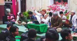 pimpinan majelis dzikir gus deni sagara memimpin acara doa 230825085734 969 1