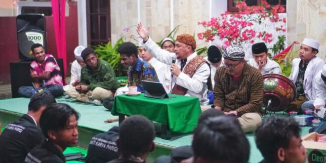 pimpinan majelis dzikir gus deni sagara memimpin acara doa 230825085734 969 1