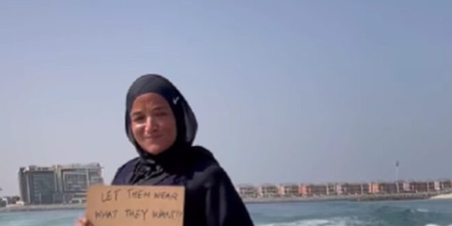 aksi solidaritas viral di media sosial hijabers bernama manal rostom yang mengenakan abaya saat sedang berselancar 4 43