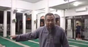 Pria berjenggot marahi pemuda main rebana di masjid