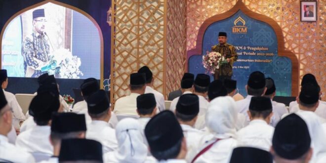 menteri agama menag yaqut cholil qoumas mengukuhkan kepengurusan badan 230504114155 588