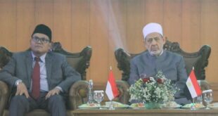 Grand Syekh Al Azhar tengah Rektor UIN Syarif Hidayatullah kiri dan Prof Quraish Shihab